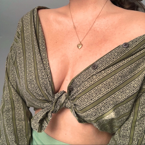Sage green 🌿🍃patterned blouse - Picture 2 of 4